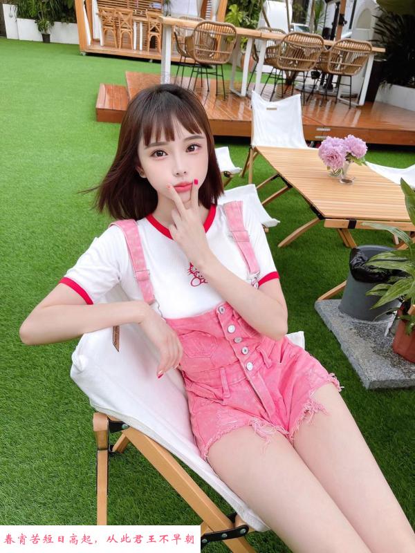 前凸后翘小柳岩 第3张