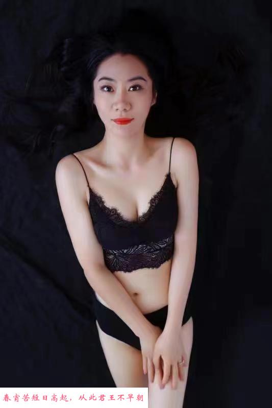 风骚黑丝少妇 第1张