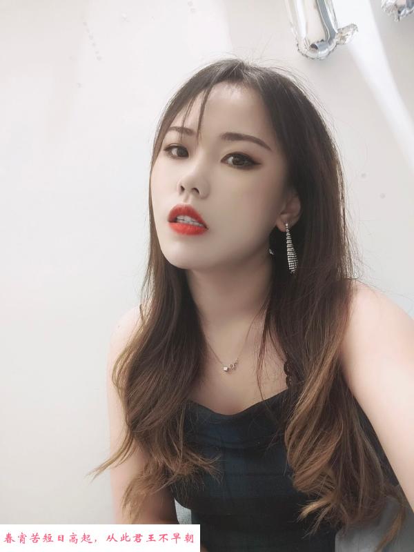 盛天大厦的小姐姐 第1张
