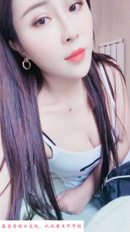 大奶熟女小秋 第1张