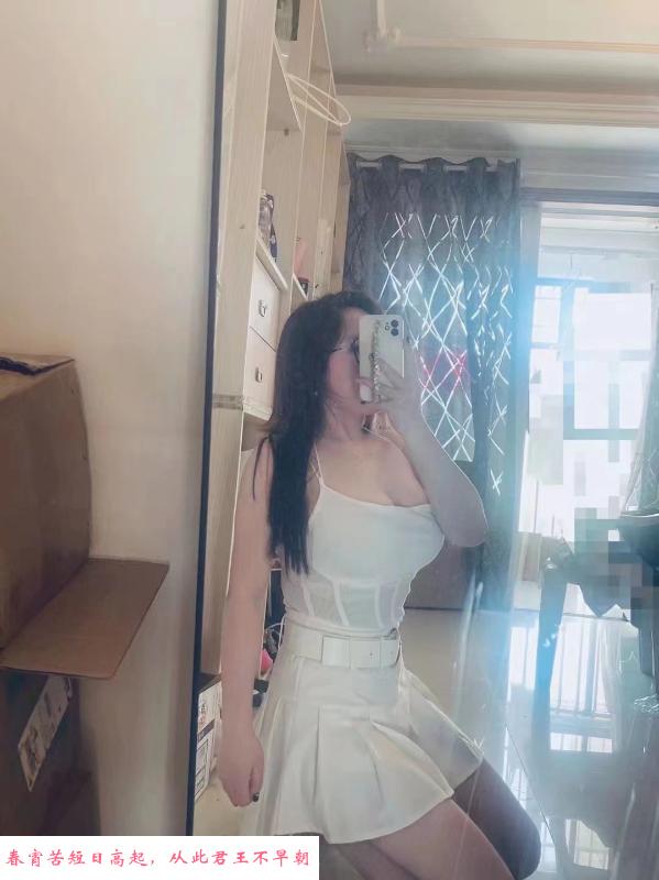 脸一般但胸巨大的妹子 第1张