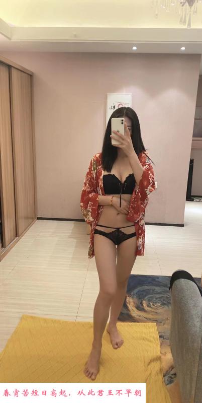 身材火辣的御姐 第2张