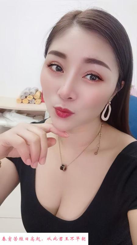 三点粉肥臀熟女 第1张