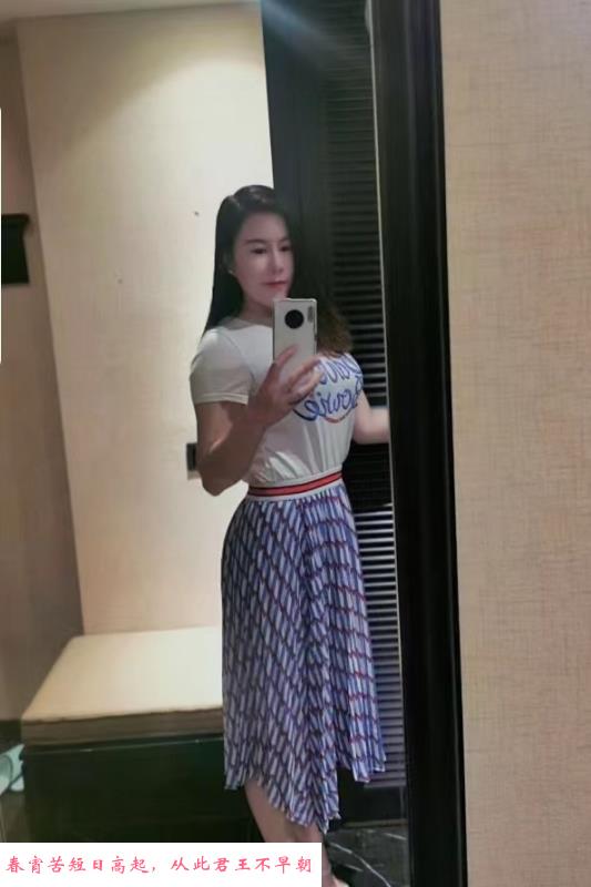 服务很配合的熟女 第2张