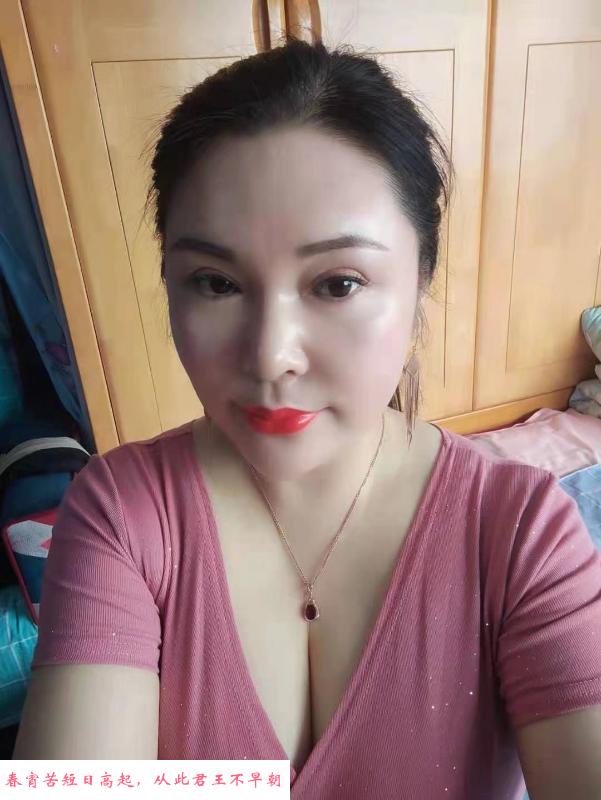 滨湖剧院美熟女 第2张