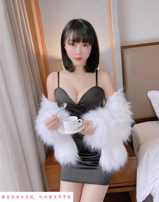 骚妹跪着舔 第1张