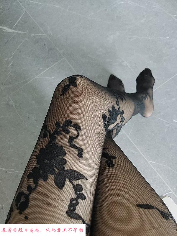 挺瘦得小姐姐 第1张