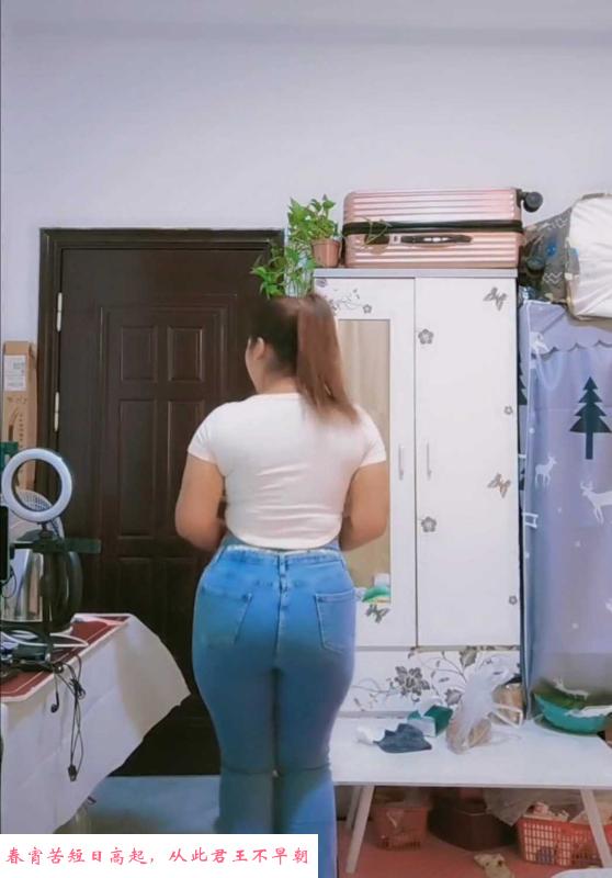 白云丰满少妇 第1张