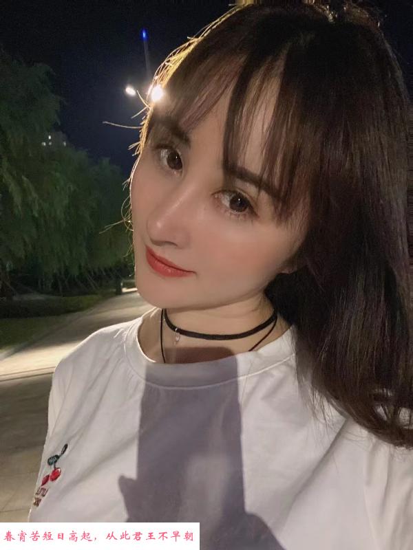 外形有点像杨幂的妹子 第1张