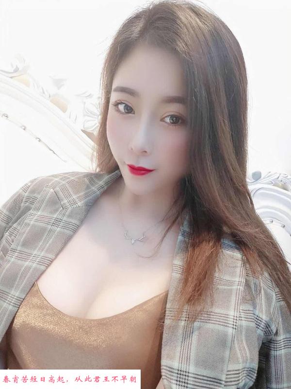 前凸后翘的身材 第2张