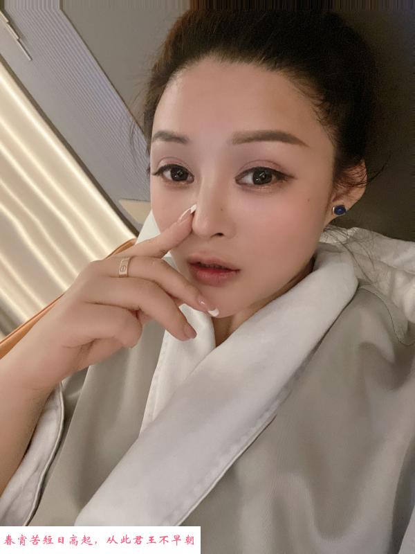 轻熟范小姐姐 第1张