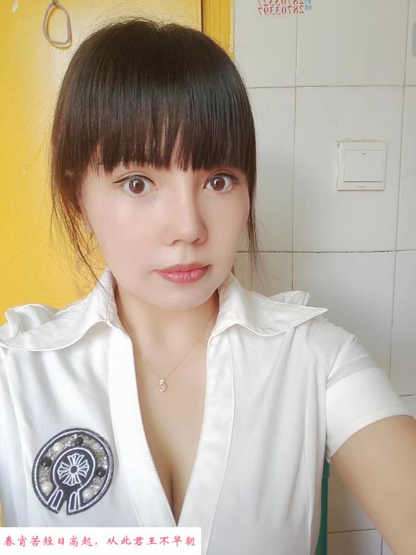 风情少妇白嫩大奶 第3张