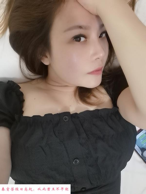 一字马巨乳小爱 第1张