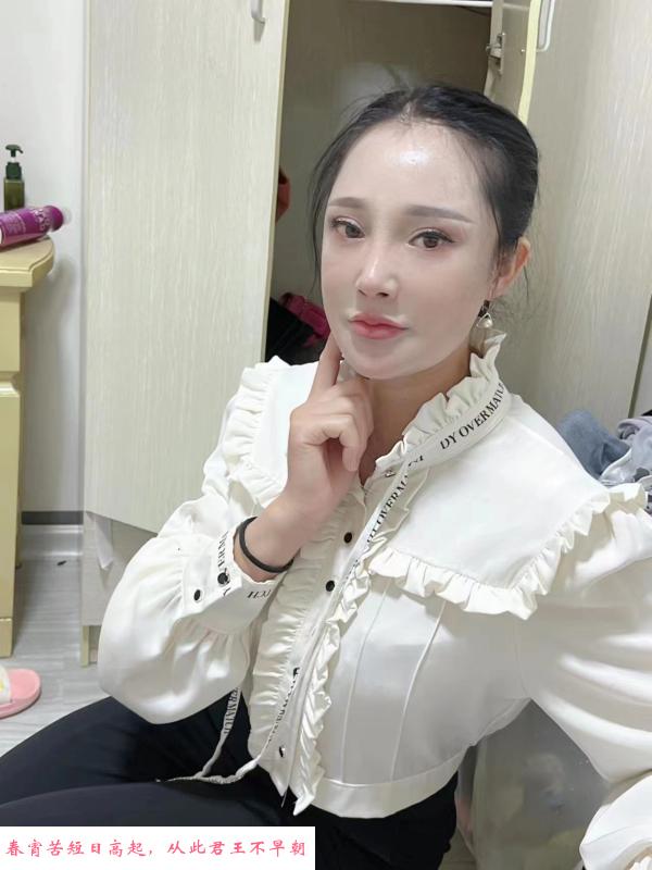 鼓楼地铁站风骚少妇 第1张