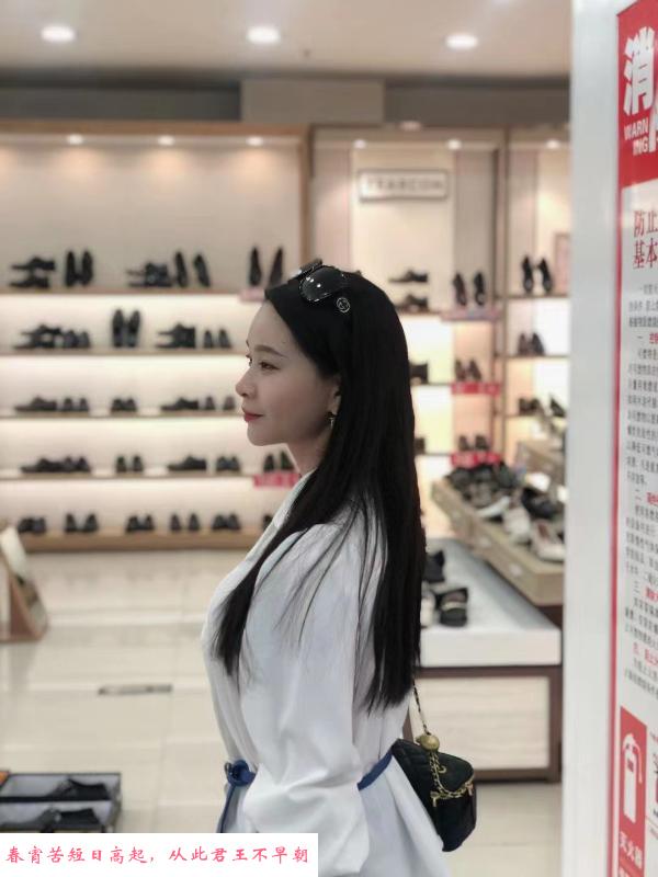 大波狐媚女 第1张
