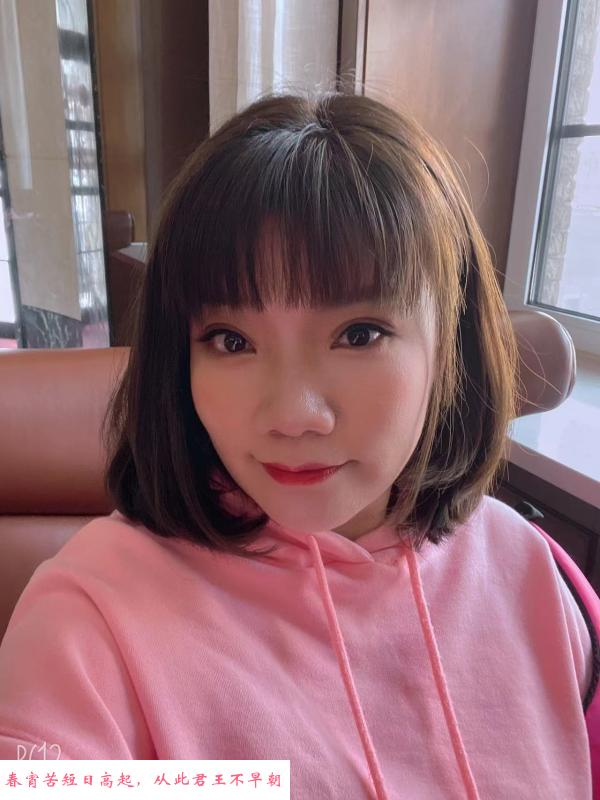 喜欢旅游的少妇 第1张