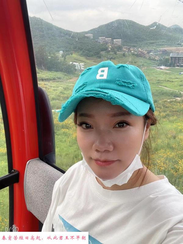 喜欢旅游的少妇 第2张