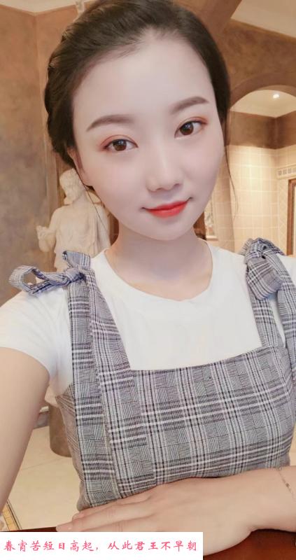 娇小美女 第1张