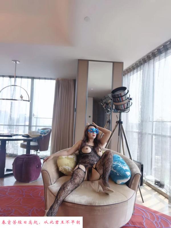体验熟女三通 第2张