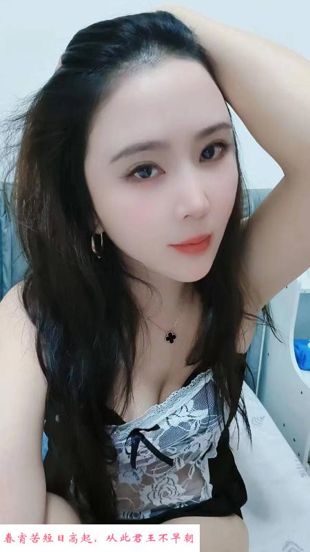 街道口红唇烈焰月月 第2张