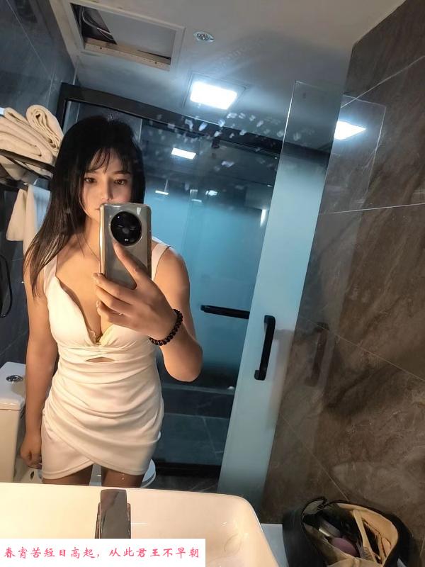 可拍视频的大长腿美女 第2张