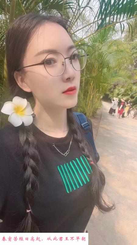 劲松桥眼镜御姐 第1张