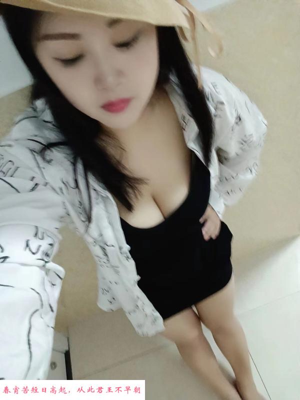 西湖少妇大胸佳怡 第1张