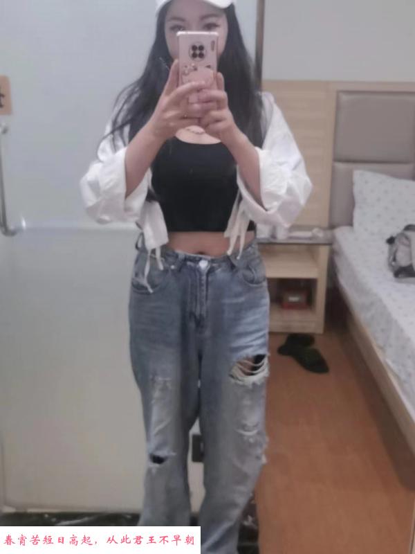 身材火辣的老师 第2张