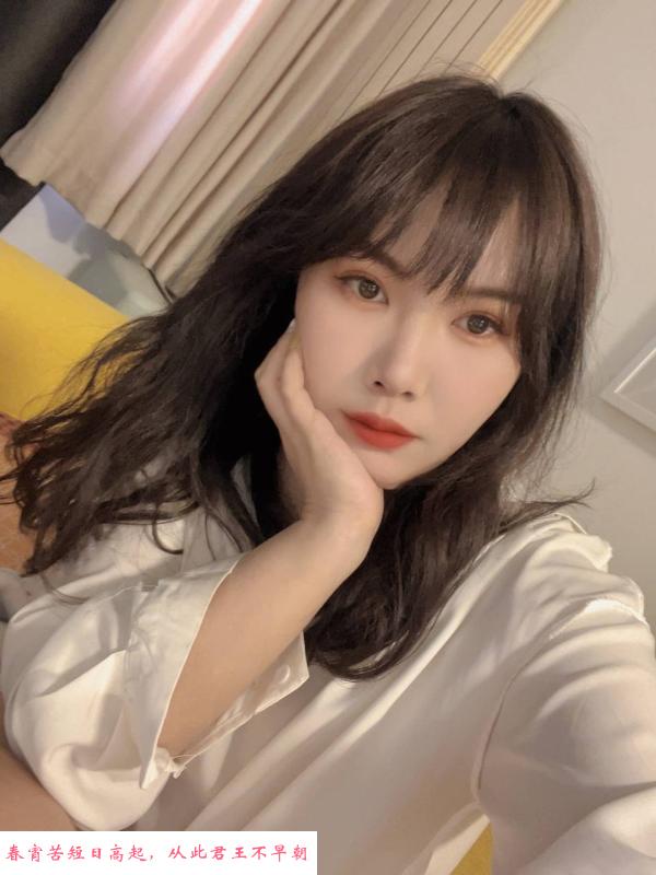 坚挺大胸翘臀妹子 第3张
