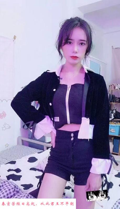 江岸长腿苗条嫩妹小雅 第2张