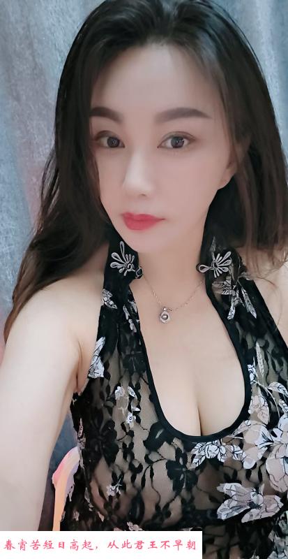 体育场居然轻熟女 第2张