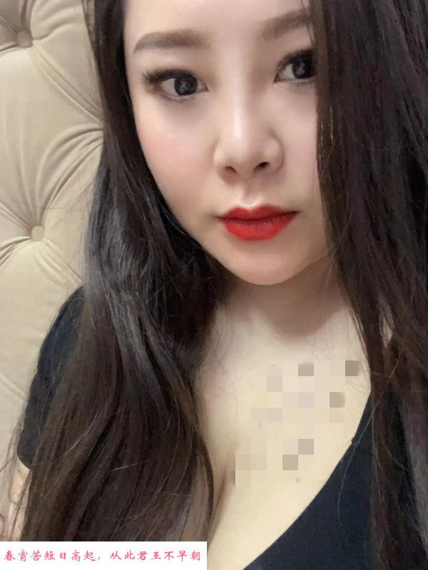 跳艳舞的夏天小姐姐 第2张