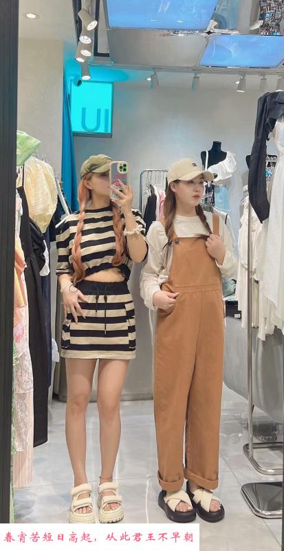 迈皋桥兼职女装店双飞 第1张