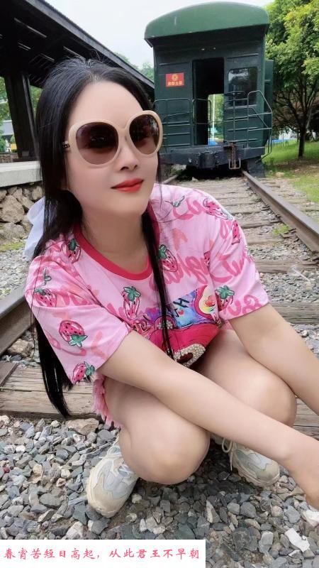 风骚服务系少妇 第2张