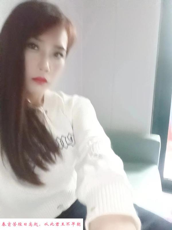 轻熟御姐风情小少妇 第3张