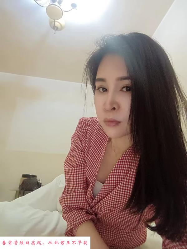 三堡高个少妇文文 第1张