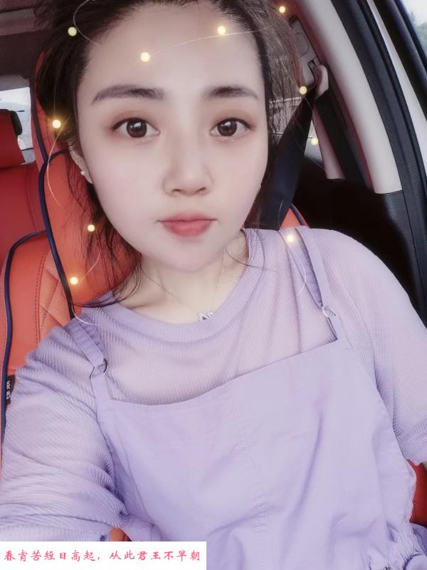 一个耐草的妹子 第1张