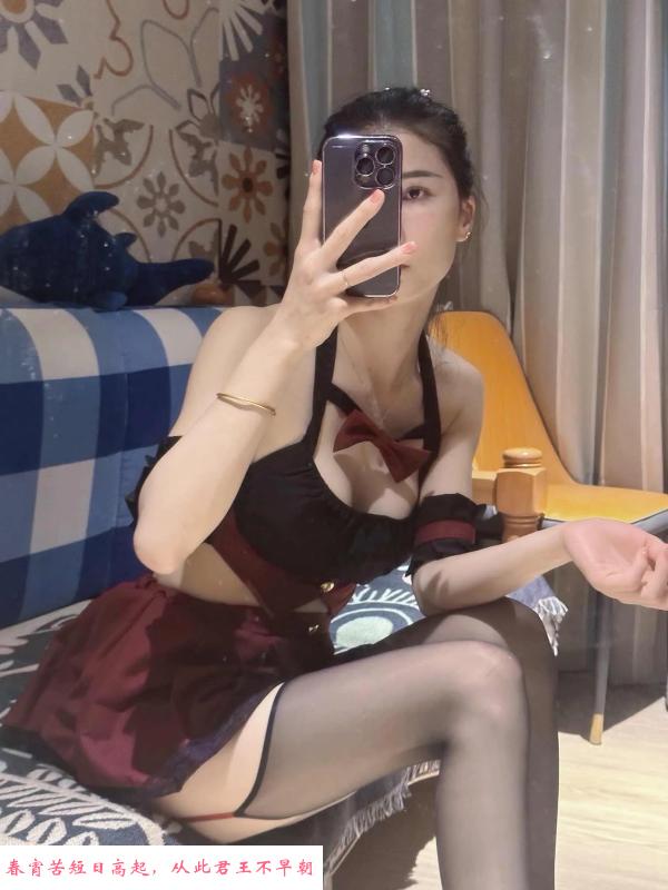 兼职制服丝袜小骚货 第1张