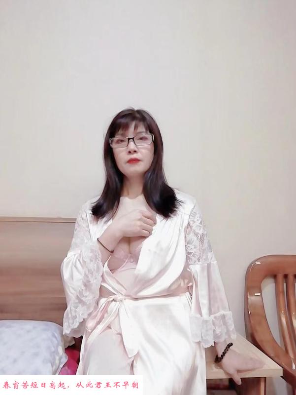 风骚熟女青青 第1张