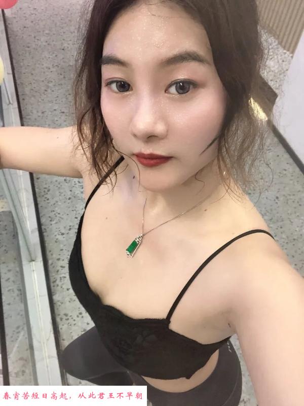 爱健身的素颜美少妇 第2张