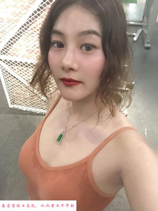爱健身的素颜美少妇 第4张