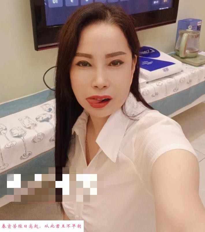 细腰大臀长腿少妇 第2张