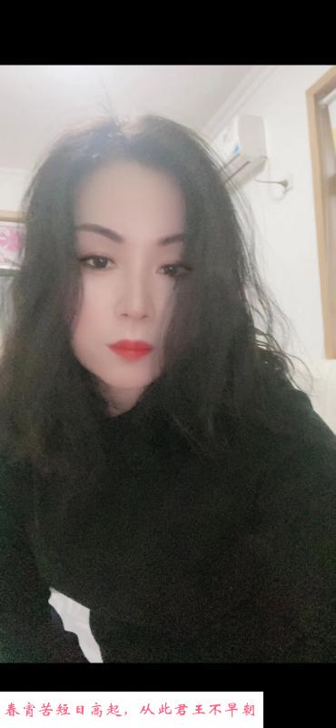 兼职俏皮露奶少妇 第1张