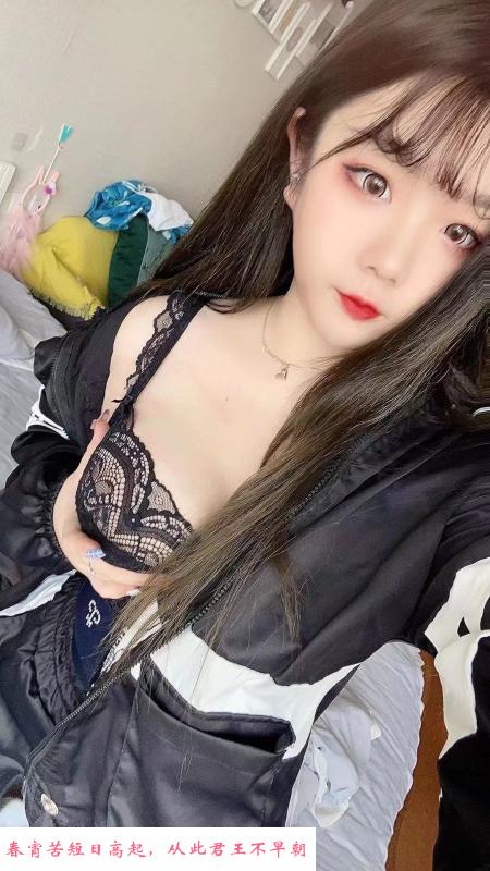 黑丝制服诱惑的胸霸 第2张