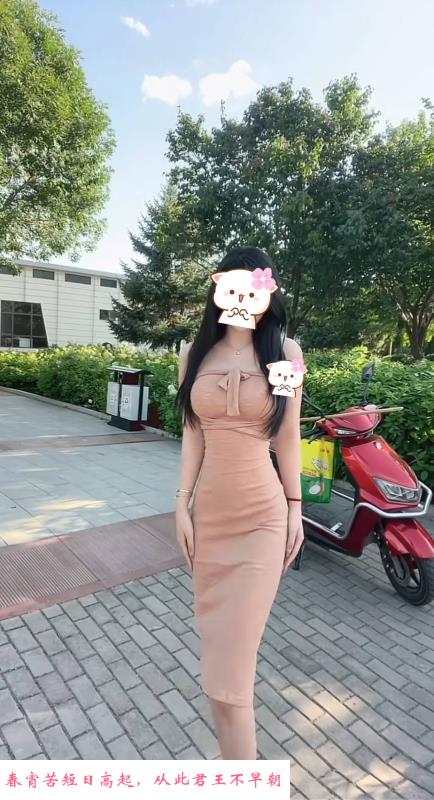 难得的模特型美女 第2张