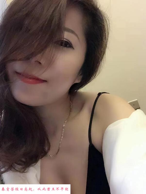 骚气居家美女 第1张