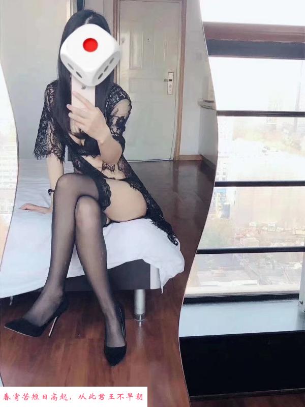 建邺黑丝大长腿 第3张