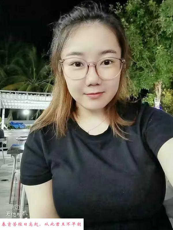 眼镜大胸妹 第1张