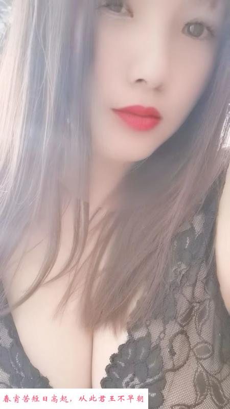 雨天出击大胸妹子 第1张