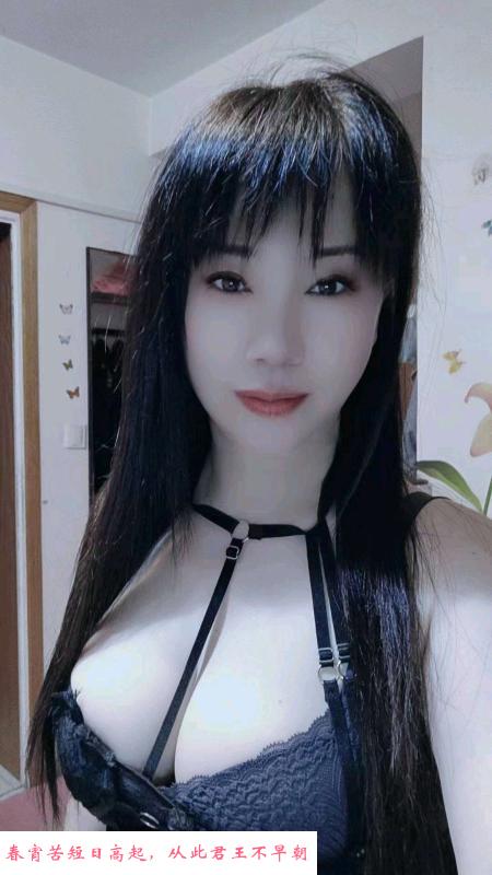 服务系爆乳熟女 第2张